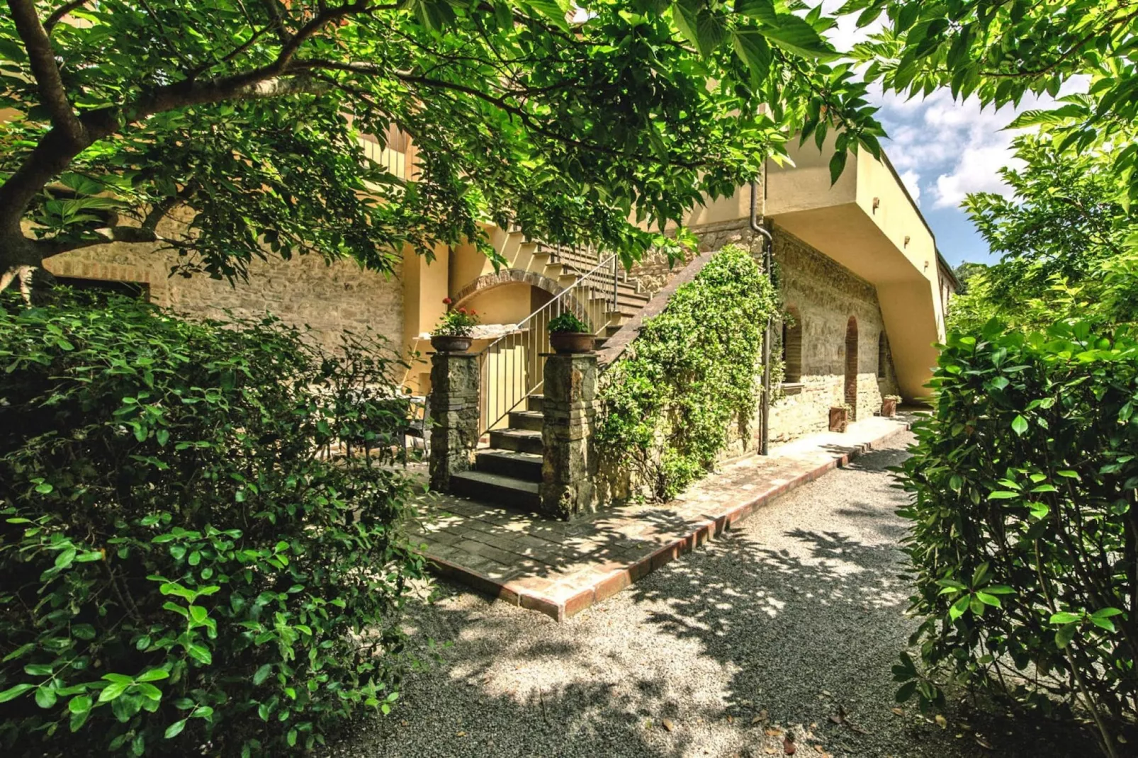 Agri-tourism Tenuta Quarrata, Santo Pietro Belvedere-trilo superior-Buitenkant zomer