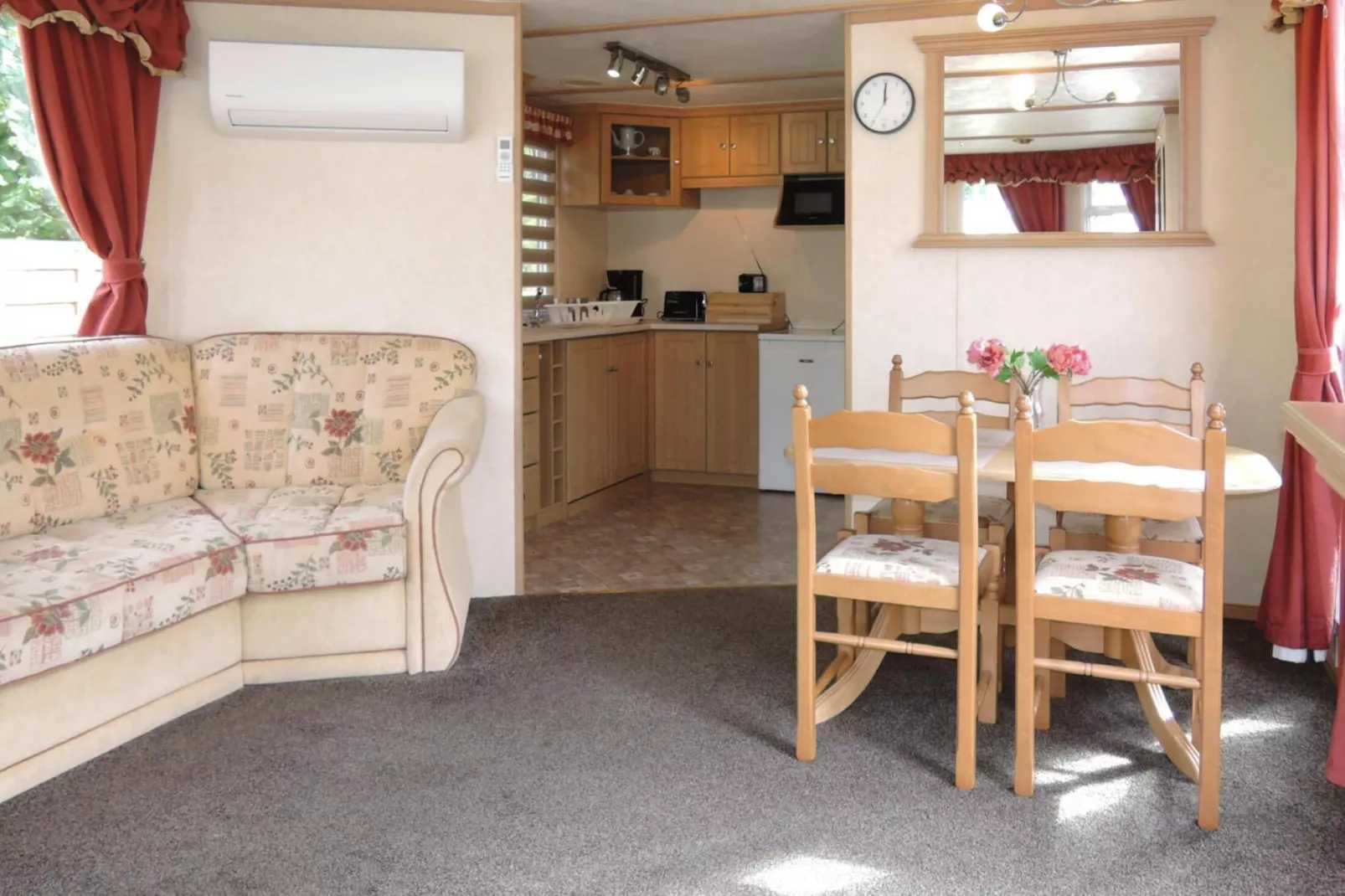 Holiday homes by the Lake Kolczewo 1-6 pers-Eetkamer