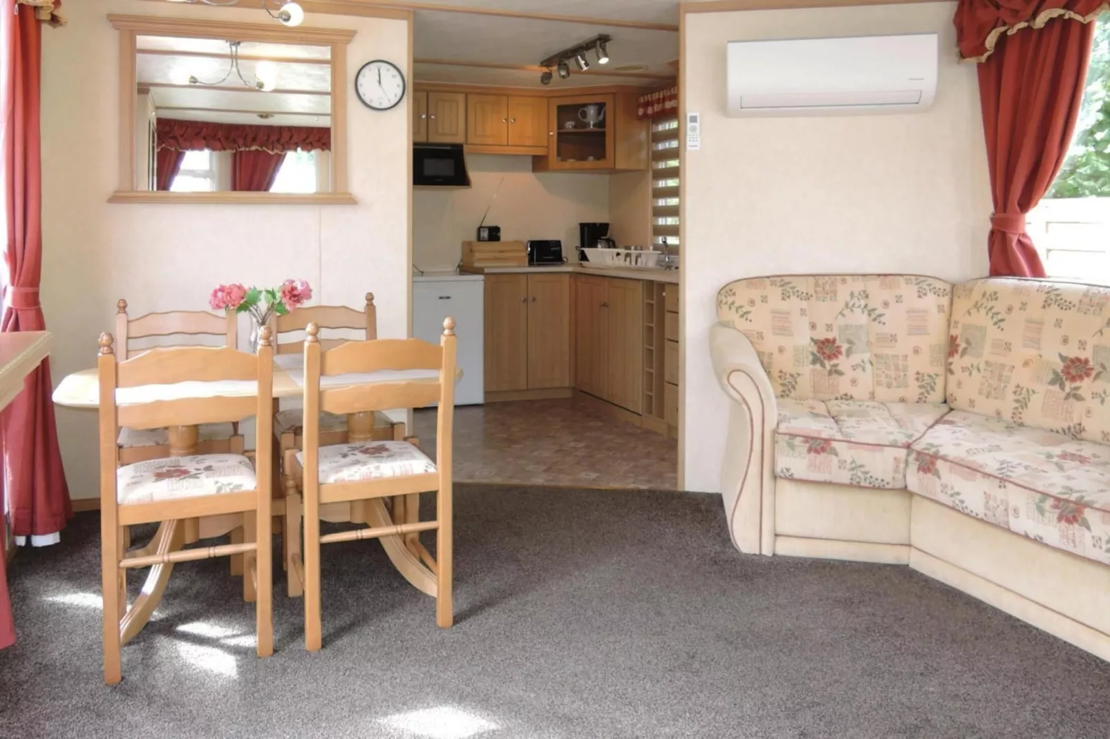 Holiday homes by the Lake Kolczewo 1-6 pers-Eetkamer