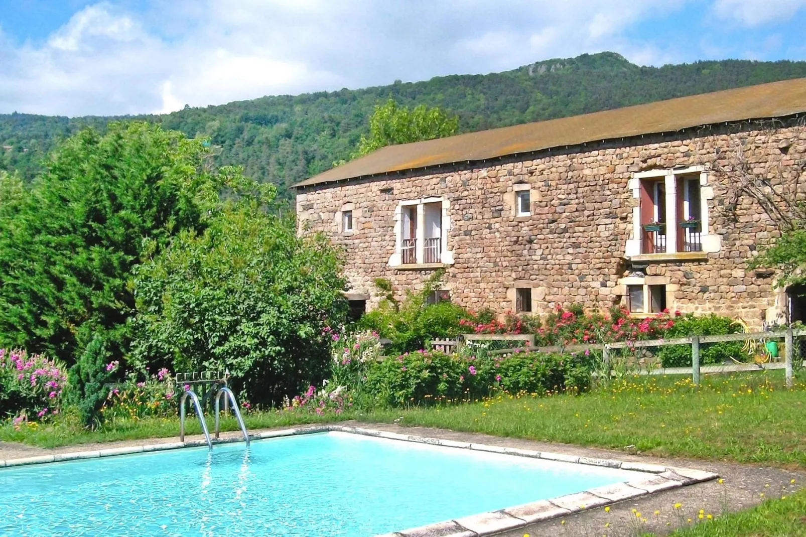Ferienwohnung in Retournac-Zwembad