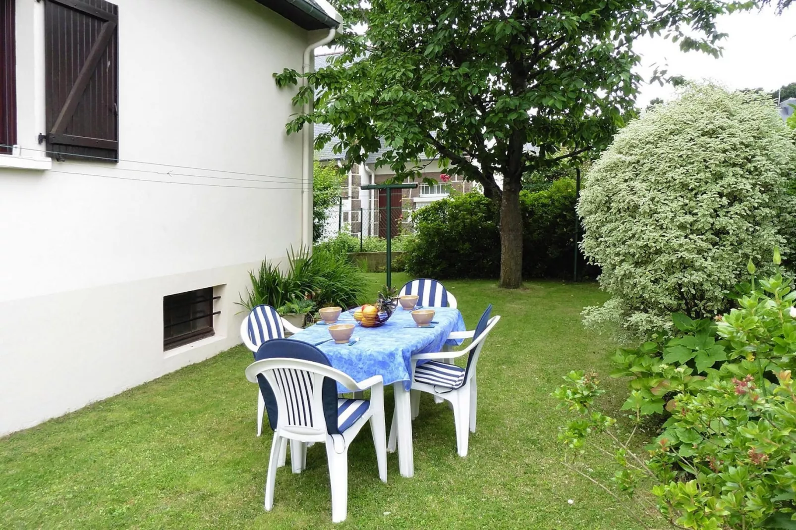 Holiday flat St Malo-Tuinen zomer