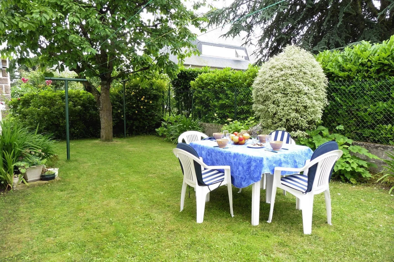 Holiday flat St Malo-Tuinen zomer