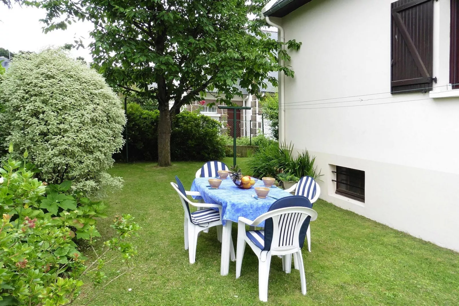 Holiday flat St Malo-Tuinen zomer