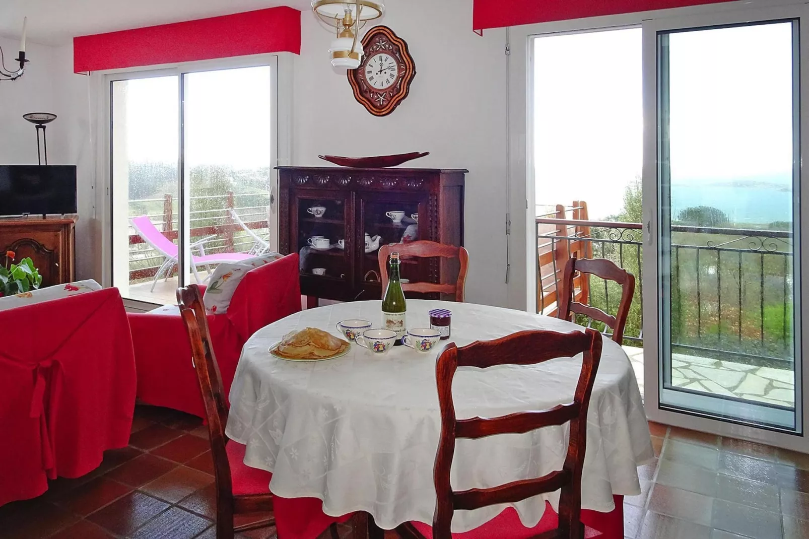 Holiday home Trébeurden-Eetkamer