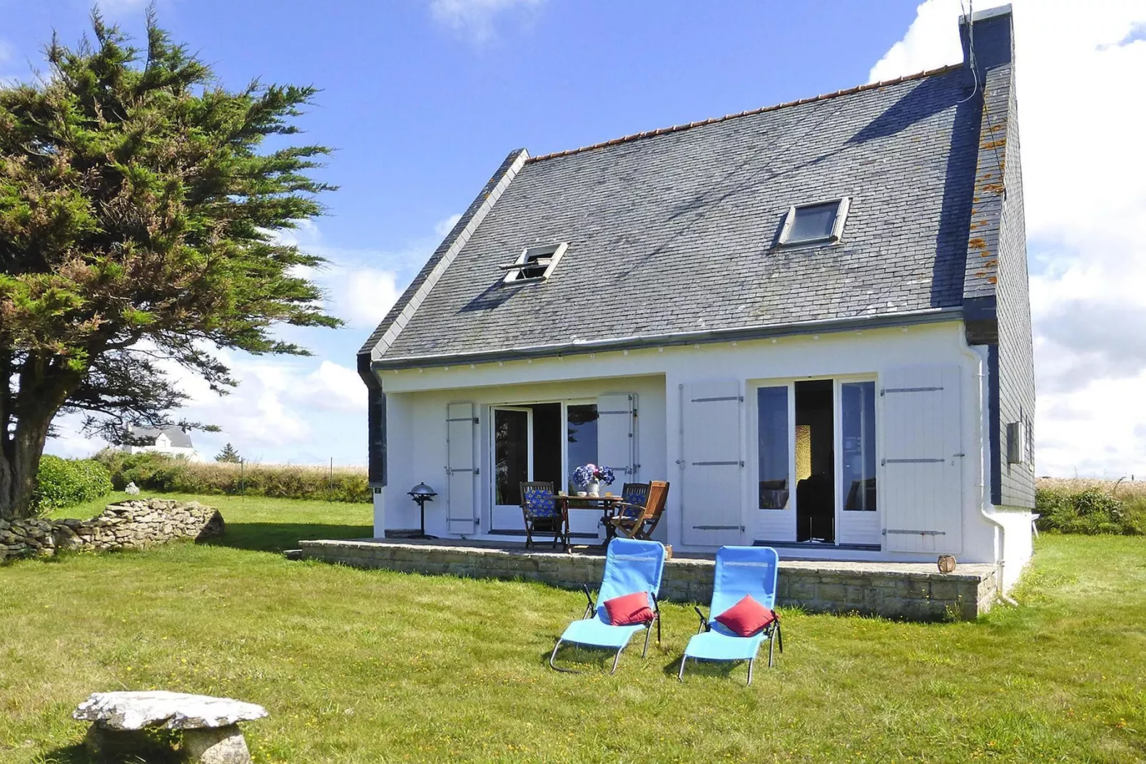 Holiday home Plozévet-Buitenkant zomer