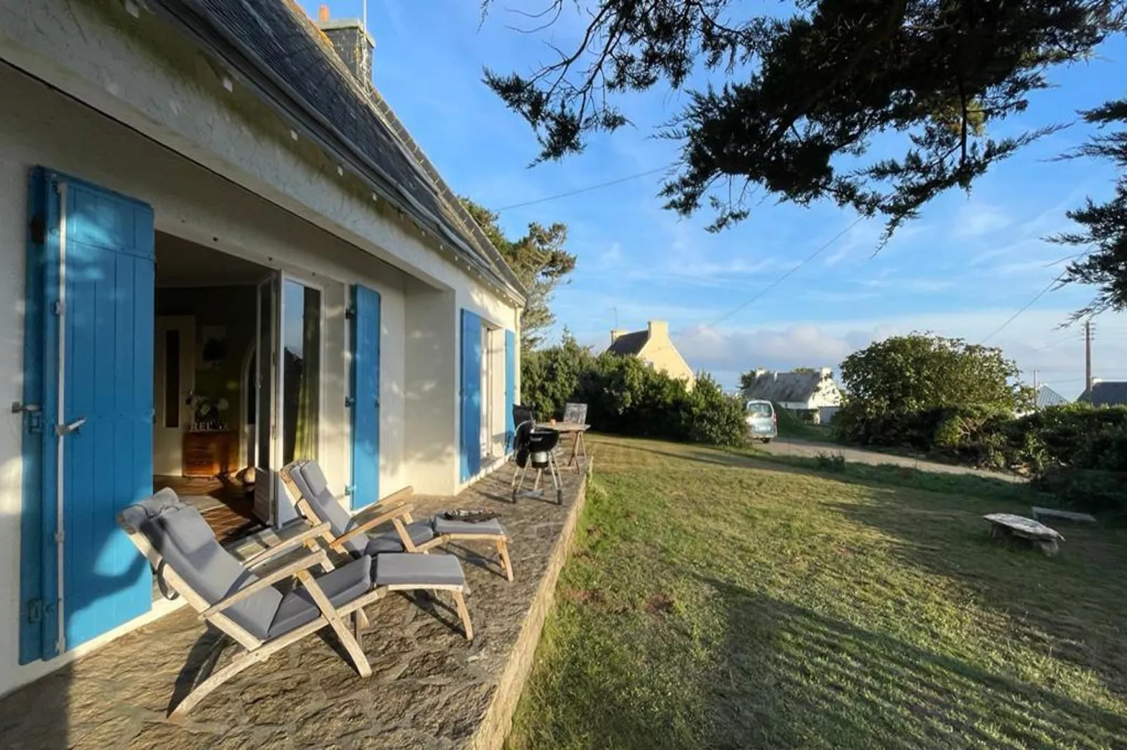 Holiday home Plozévet-Buitenkant zomer