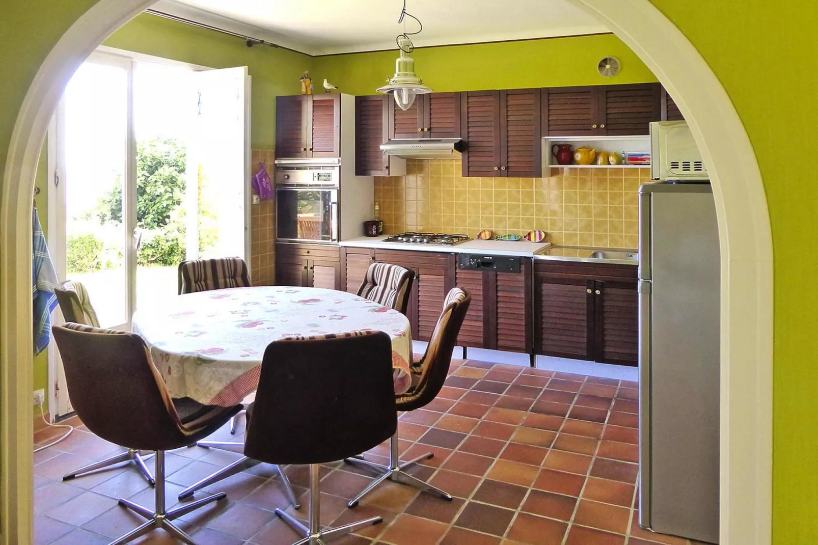 Holiday home Plozévet-Eetkamer