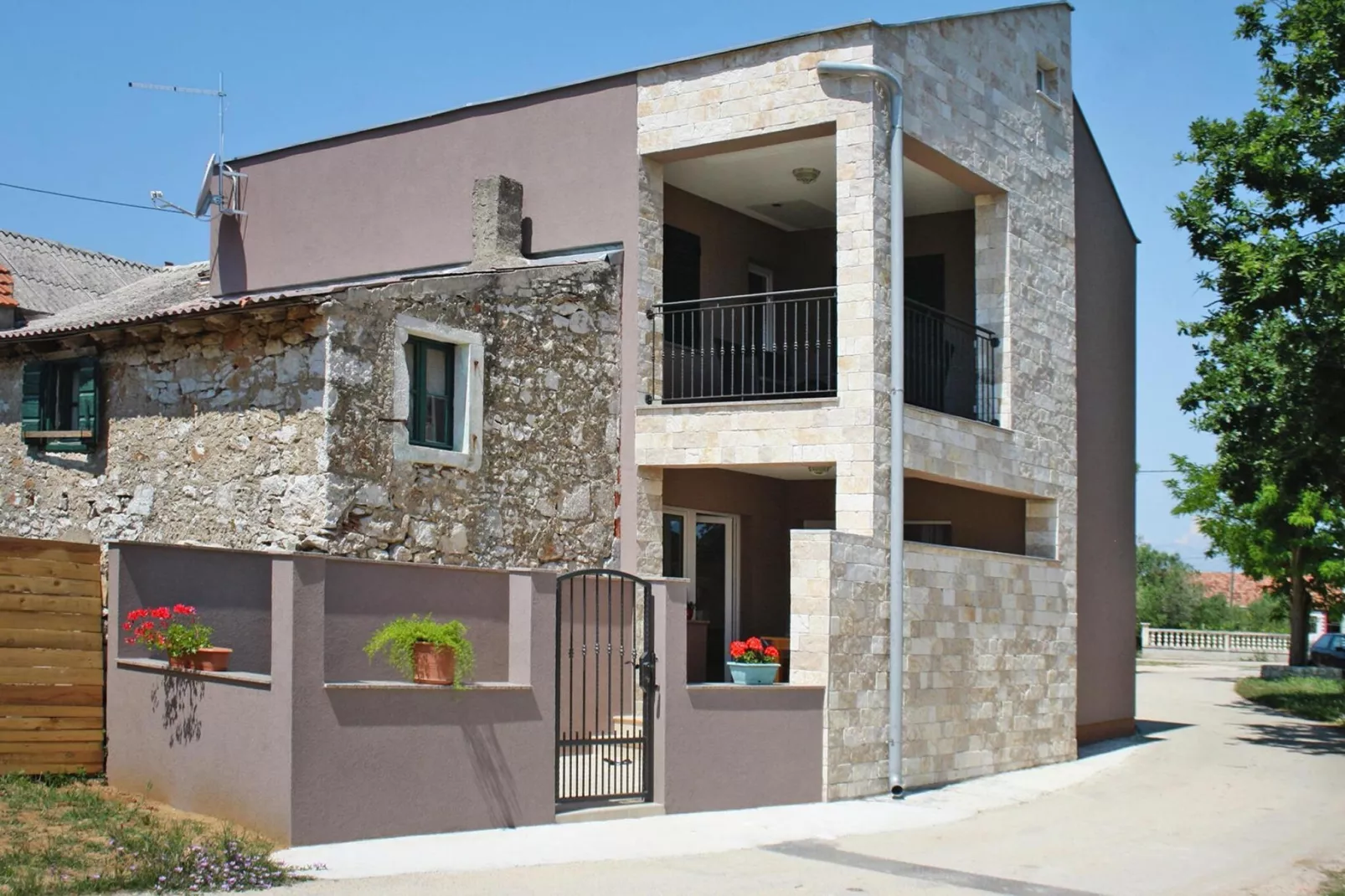 Holiday home, Privlaka-Ferienhaus Ruza, ca. 90 qm, bei Belegung mit 1-4 Personen-Buitenkant zomer