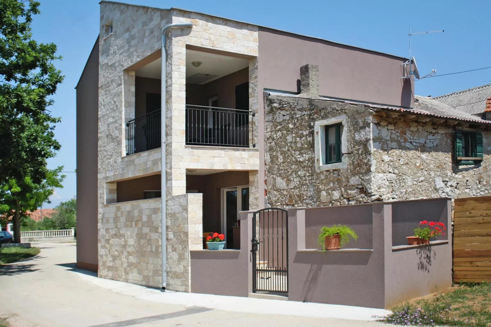 Holiday home, Privlaka-Ferienhaus Ruza, ca. 90 qm, bei Belegung mit 1-4 Personen-Buitenkant zomer