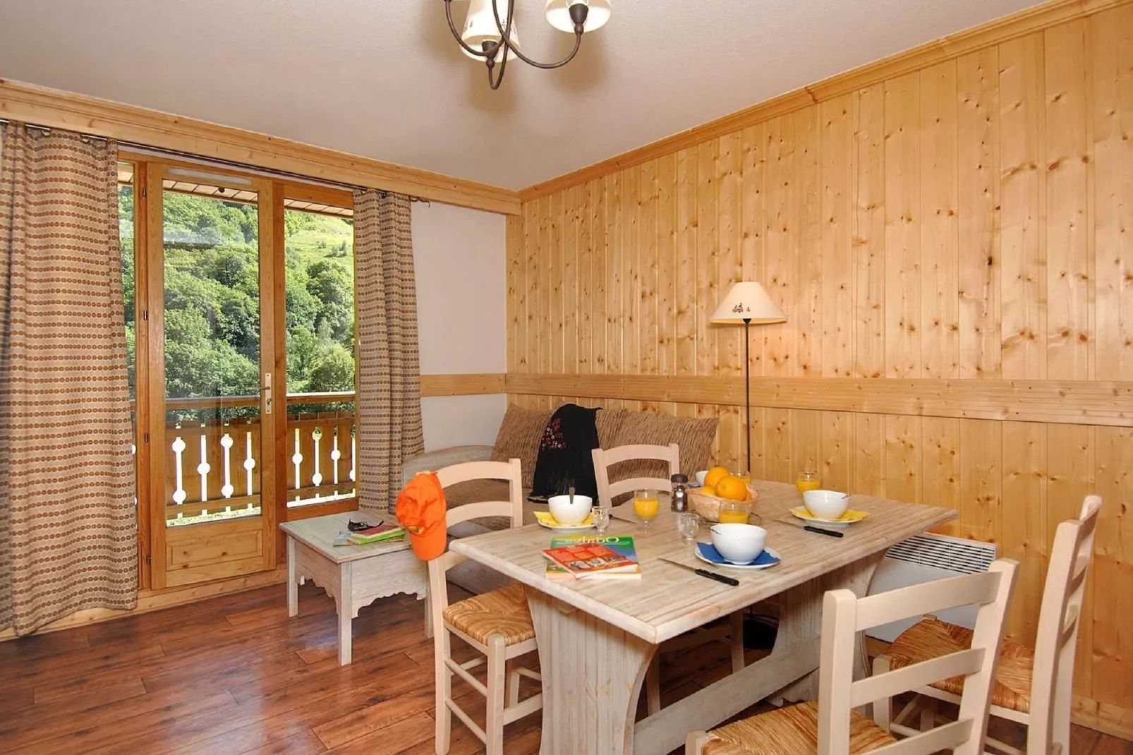 Les Chalets de l'Arvan II 2-Eetkamer