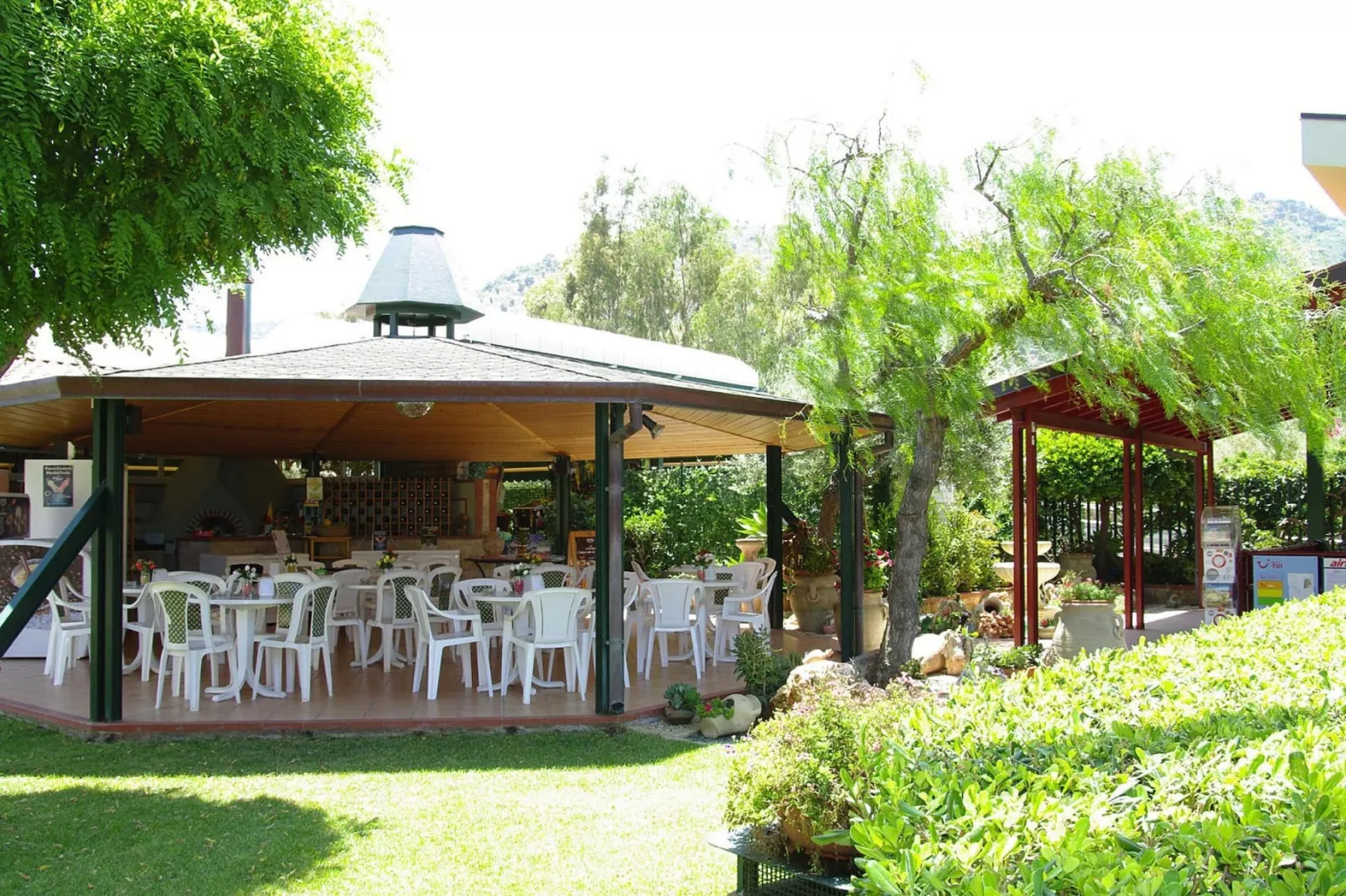 Residence Fontana Barone, Cefalù-Villette-Tuinen zomer