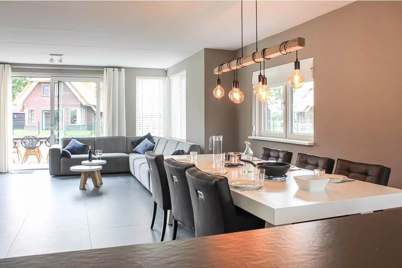 Recreatiepark Idskenhuizen 1-Eetkamer