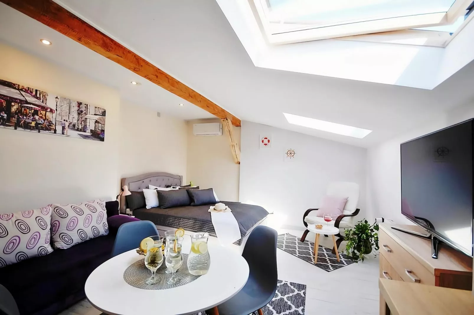 Studio 3-osobowe nr 1 30 m2 na poddaszu Ustronie Morskie-Woonkamer