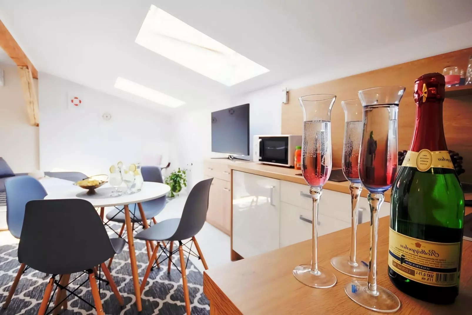 Studio 3-osobowe nr 1 30 m2 na poddaszu Ustronie Morskie-Eetkamer
