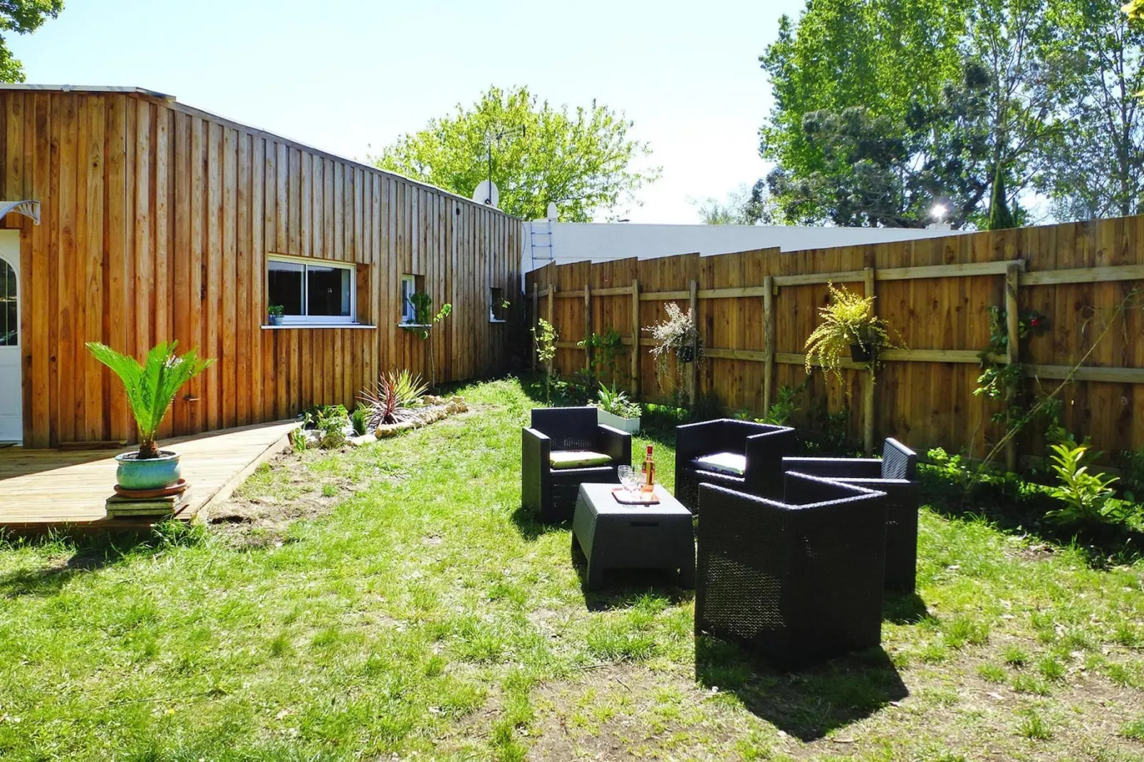 Holiday home Le Porge-Tuinen zomer