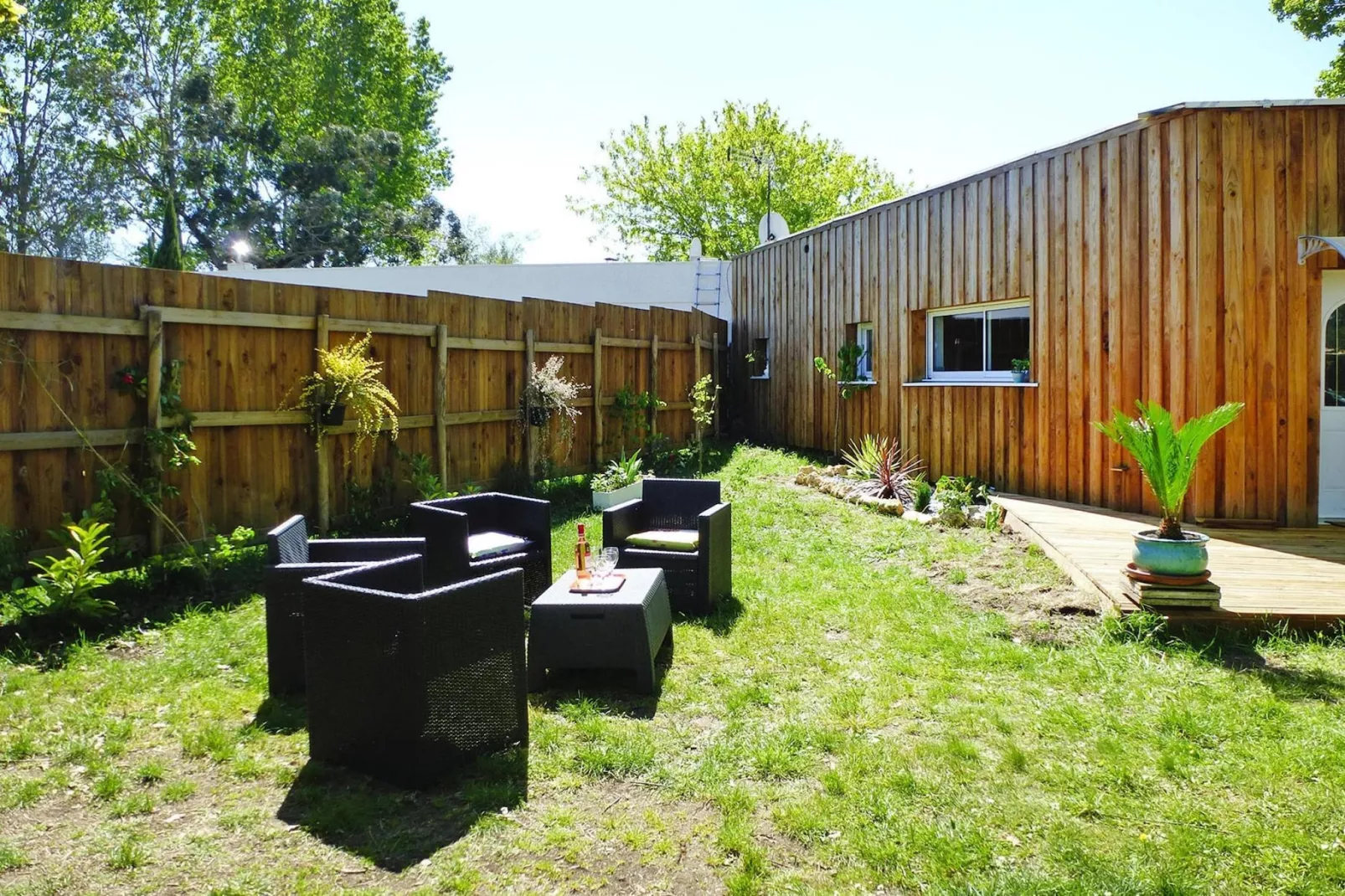 Holiday home Le Porge-Tuinen zomer