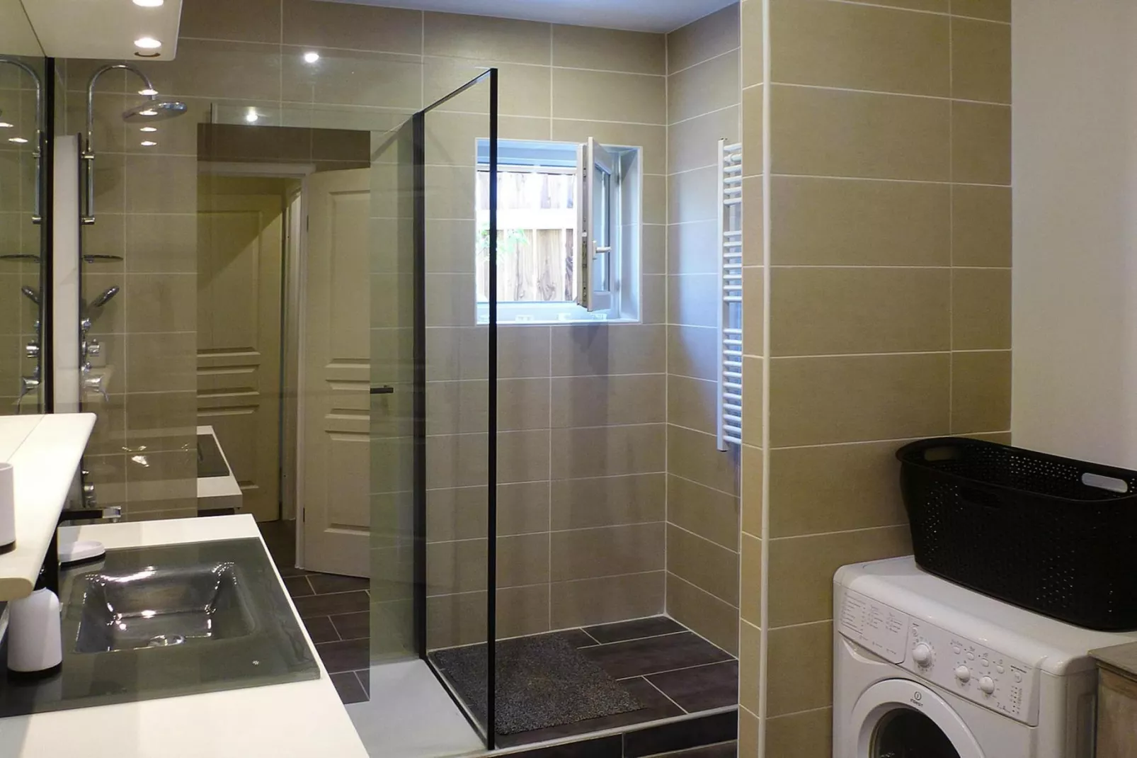 Holiday home Le Porge-Badkamer