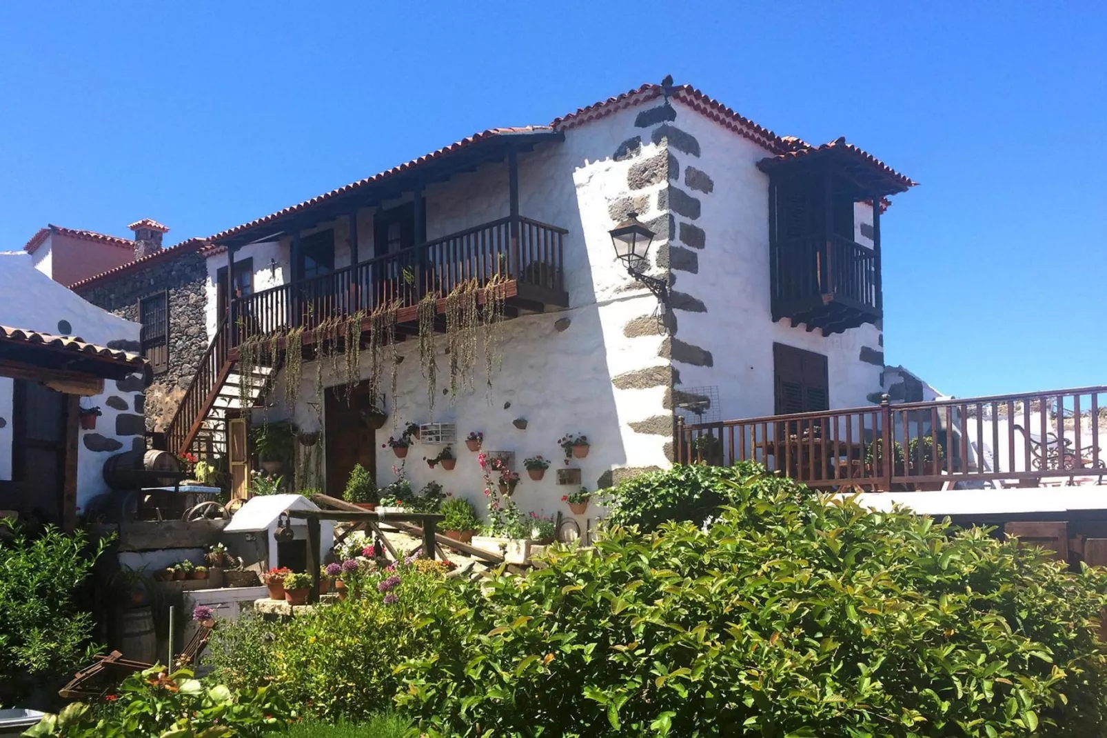 Casa Tajona-Buitenkant zomer