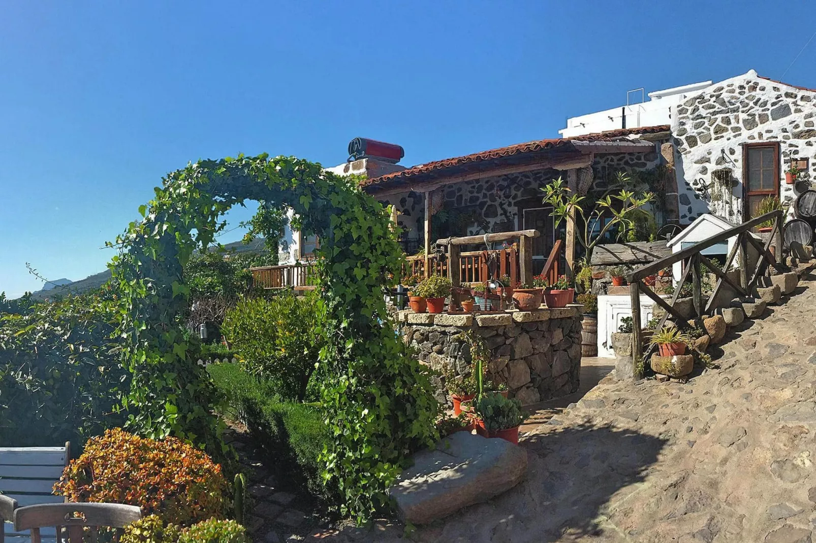 Casa Tajona-Buitenkant zomer