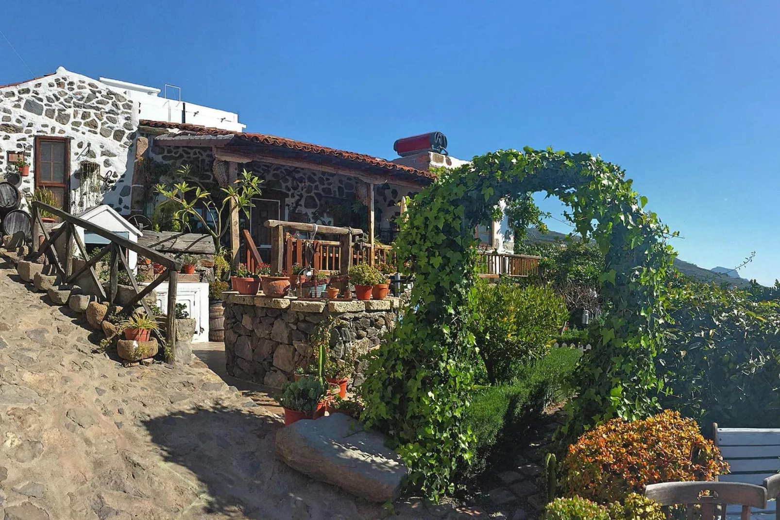 Casa Tajona-Buitenkant zomer