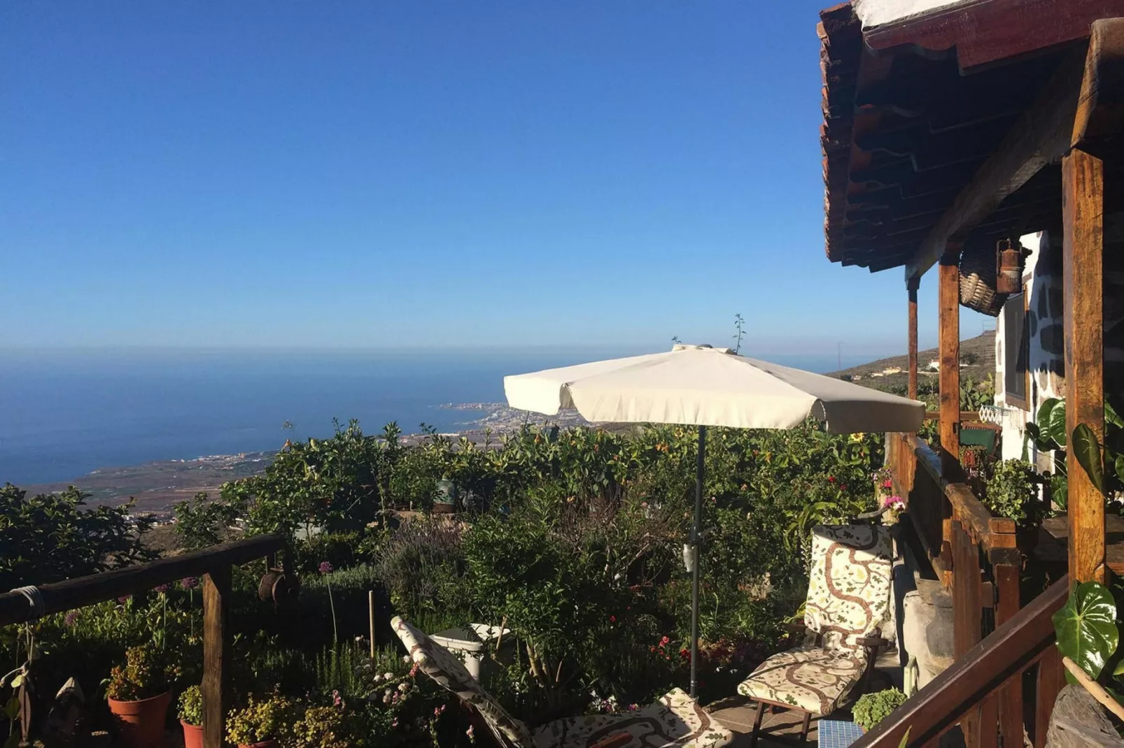 Casa Tajona-Uitzicht zomer