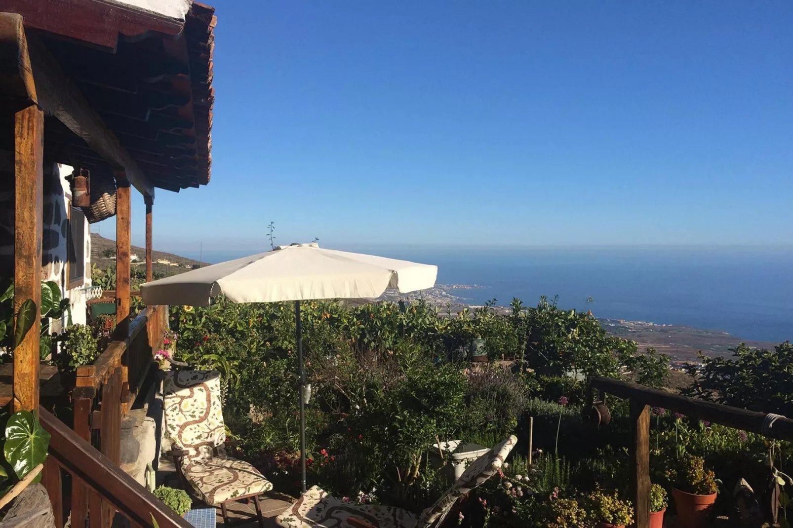 Casa Tajona-Uitzicht zomer