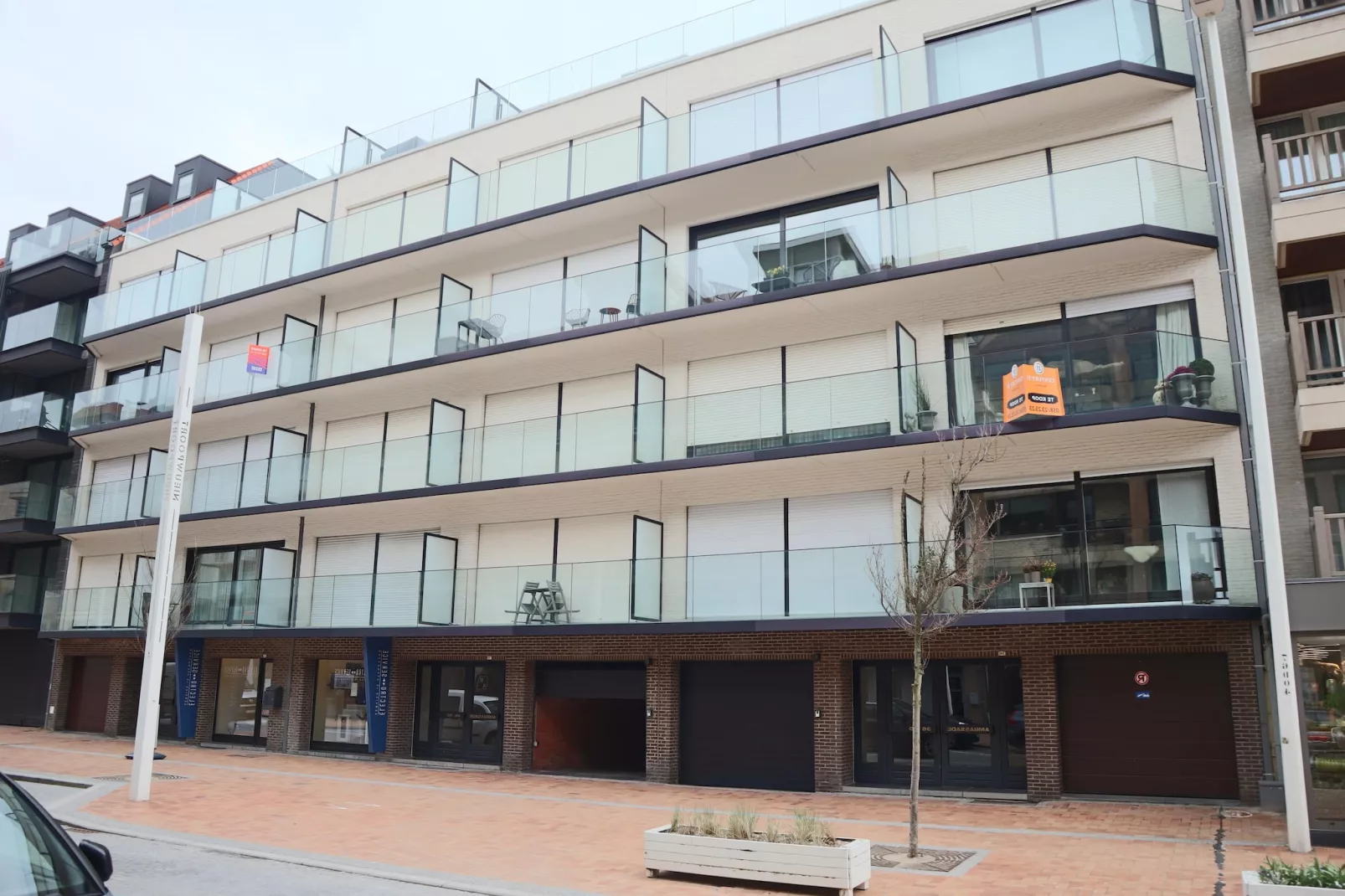 AMBASSADE C-Buitenkant zomer