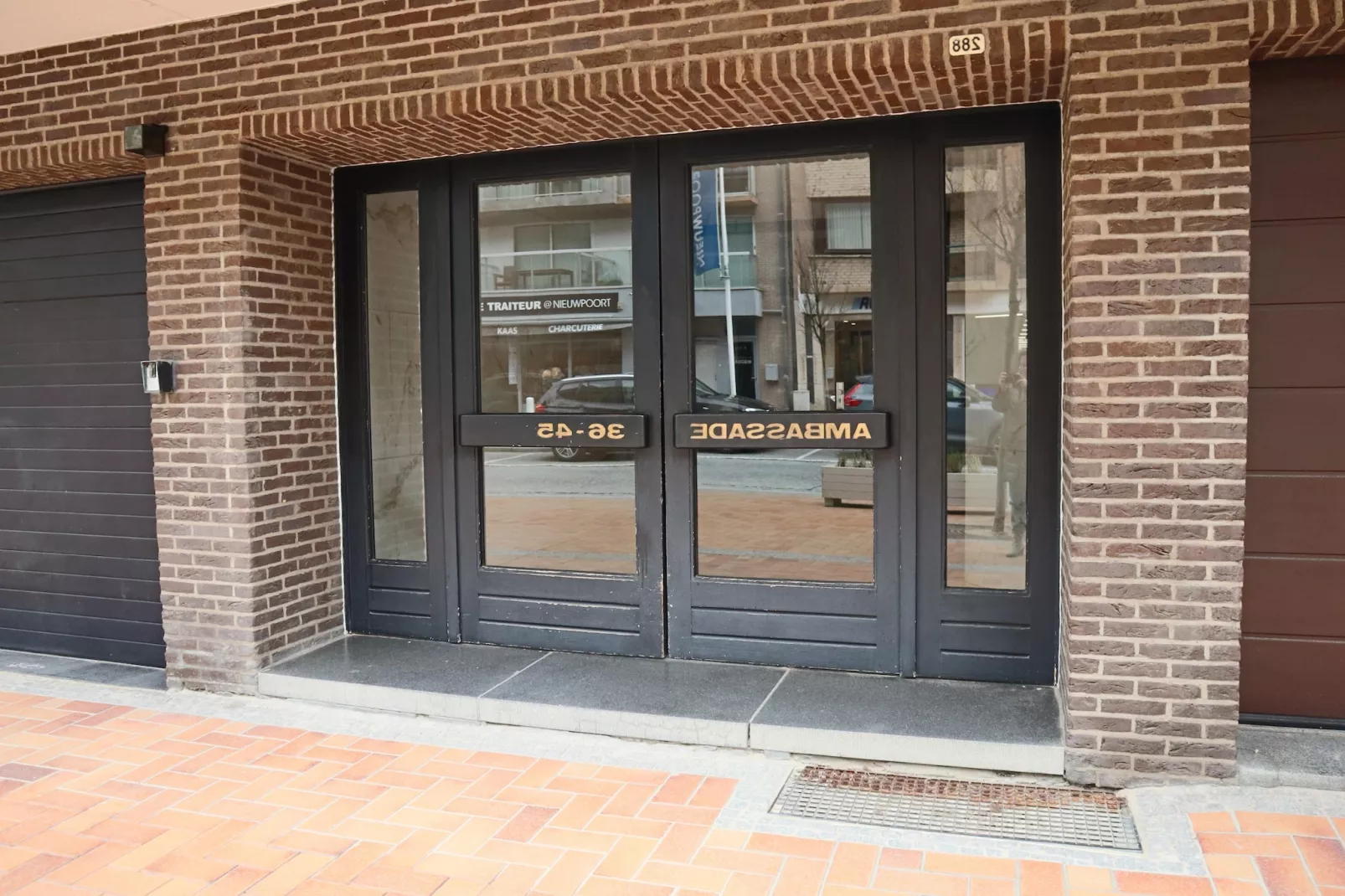 AMBASSADE C-Hal-ontvangst