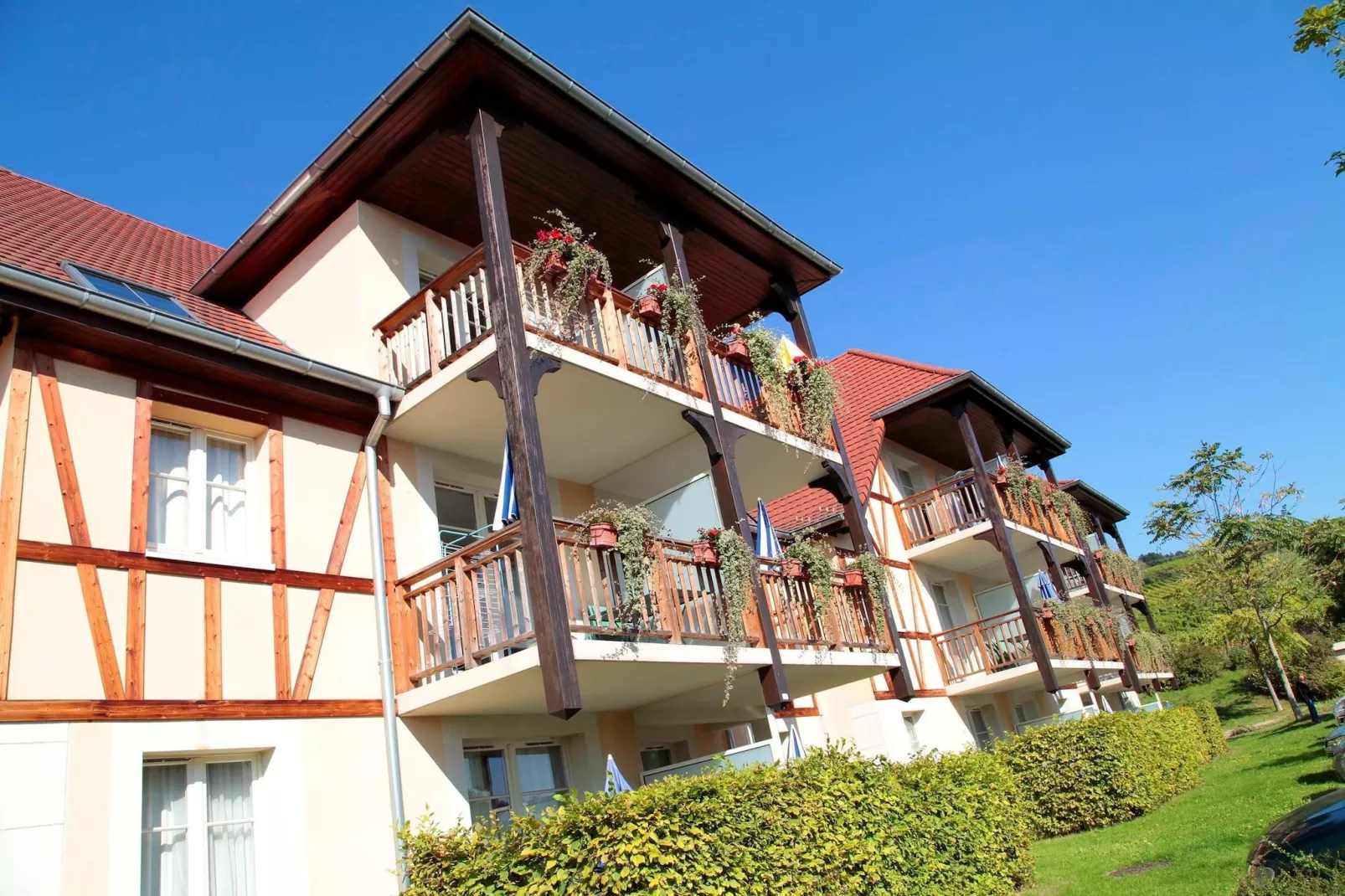 Le Domaine des Rois 1-Buitenkant zomer