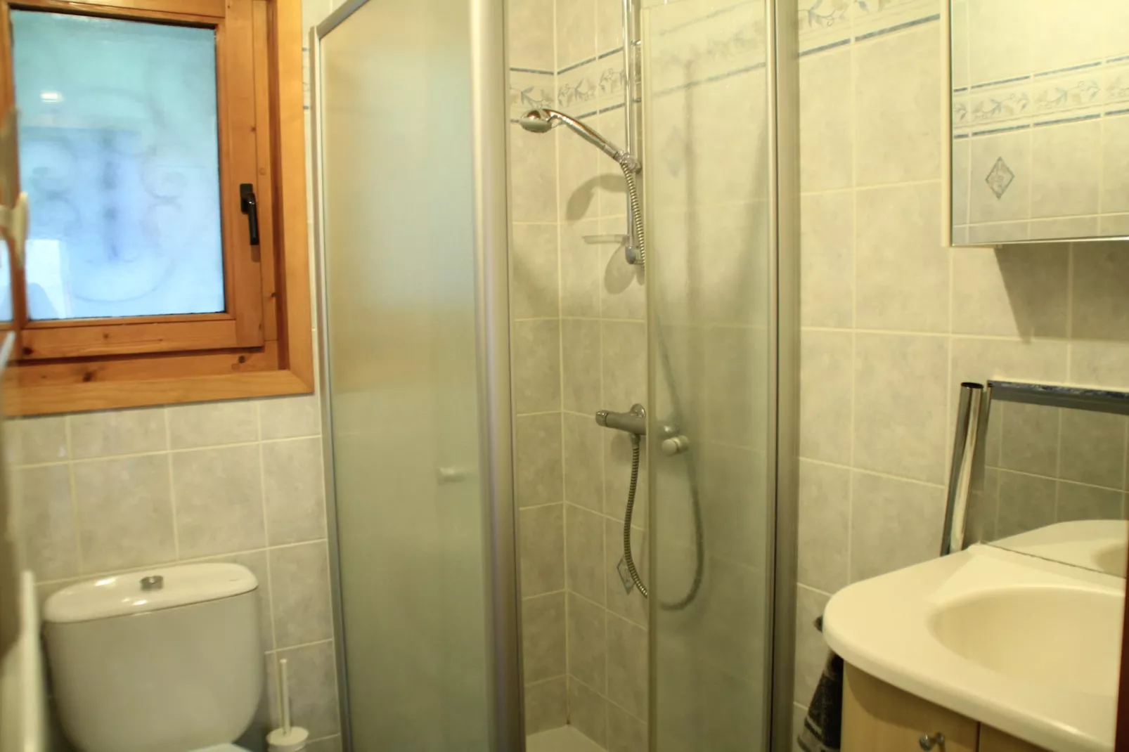 Chalet Ours Brun ORB MOUNTAIN & QUIET 6 Pers.-Badkamer