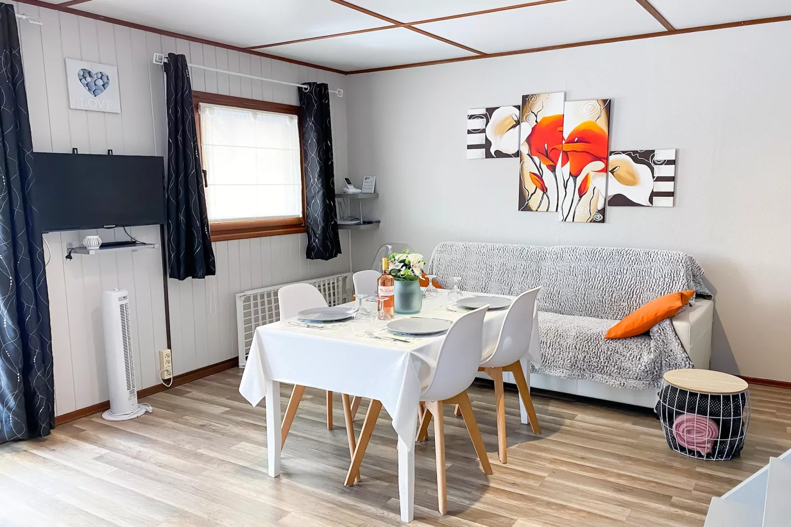 Domaine Les Tamaris et Les Portes du Soleil Portiragnes // Maison standard 2 chambres 6 pers-Woonkamer