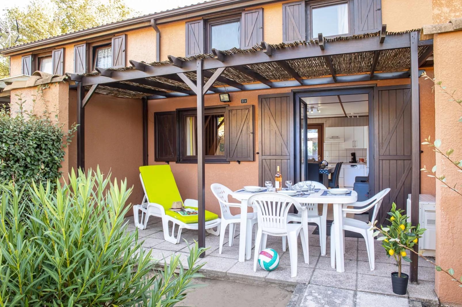 Domaine Les Tamaris et Les Portes du Soleil Portiragnes // Maison confort  2 chambres 6 pers-Buitenkant zomer