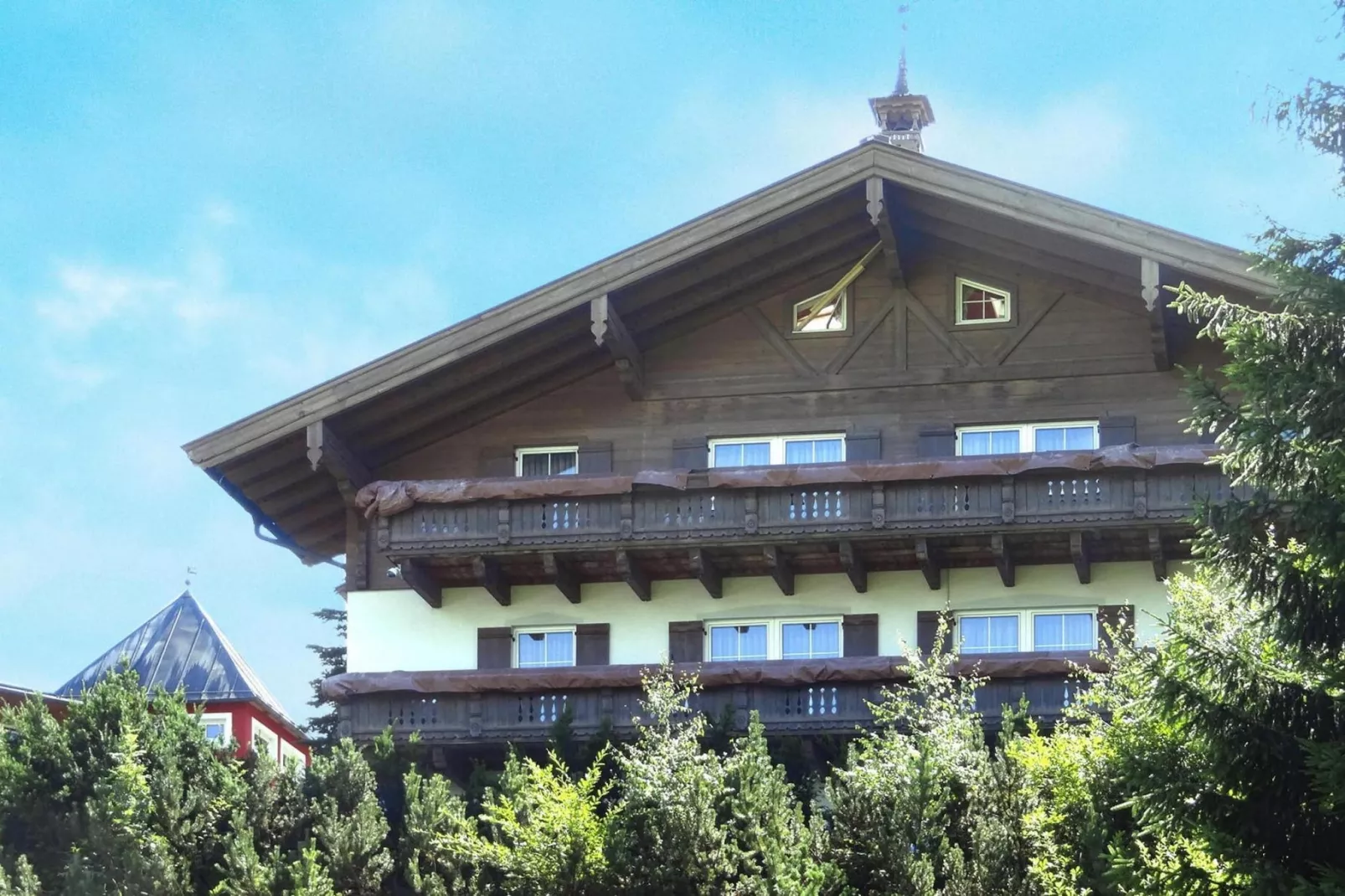 Landhaus Salzburg-Buitenkant zomer