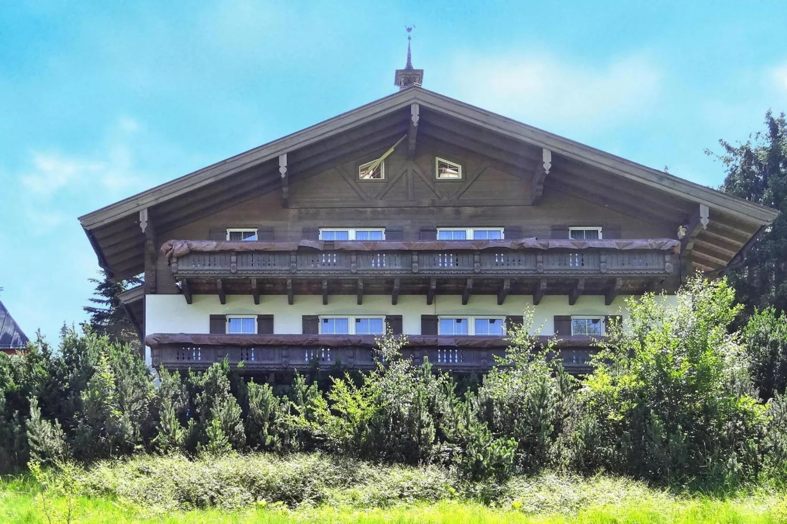 Landhaus Salzburg-Buitenkant zomer