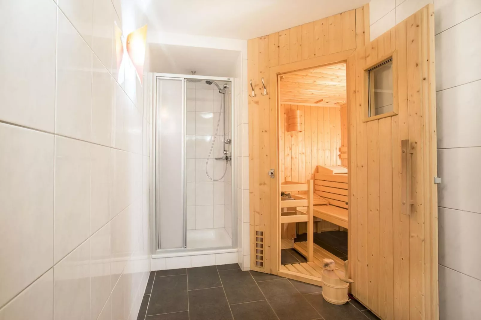Chalets im Wald-Badkamer