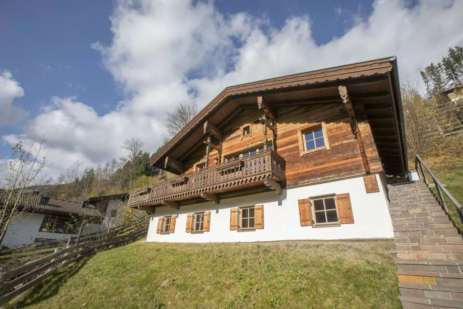 Chalets im Wald-Buitenkant zomer