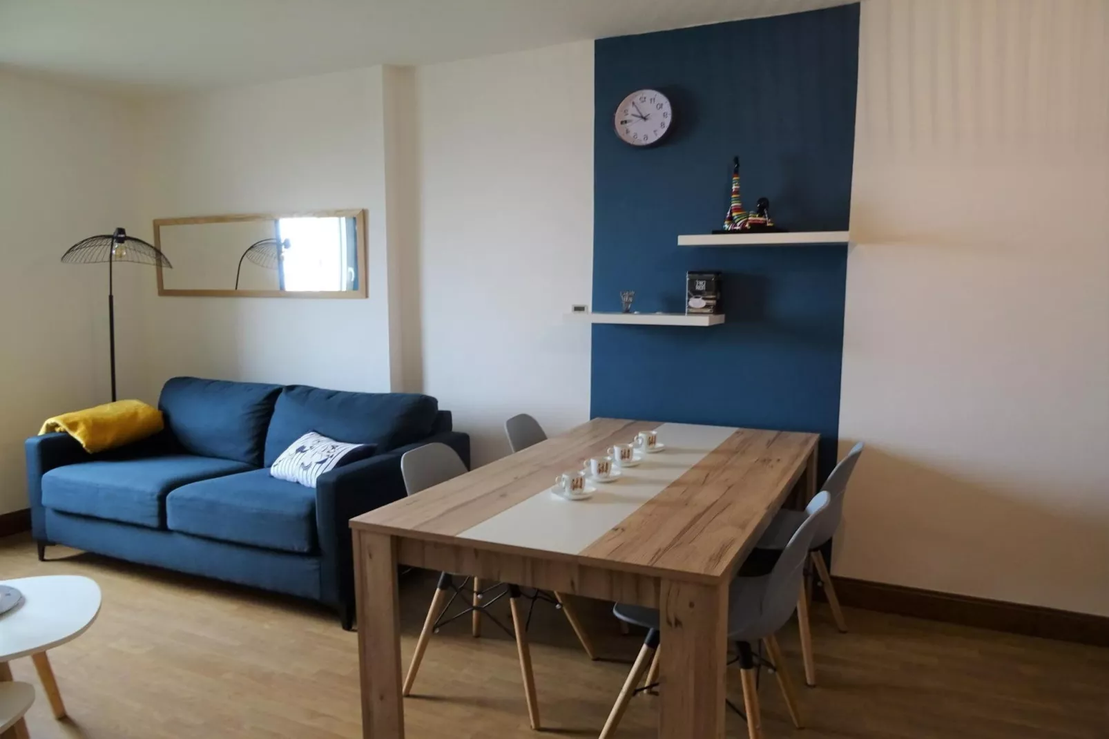Studio apartment Plougasnou-Eetkamer