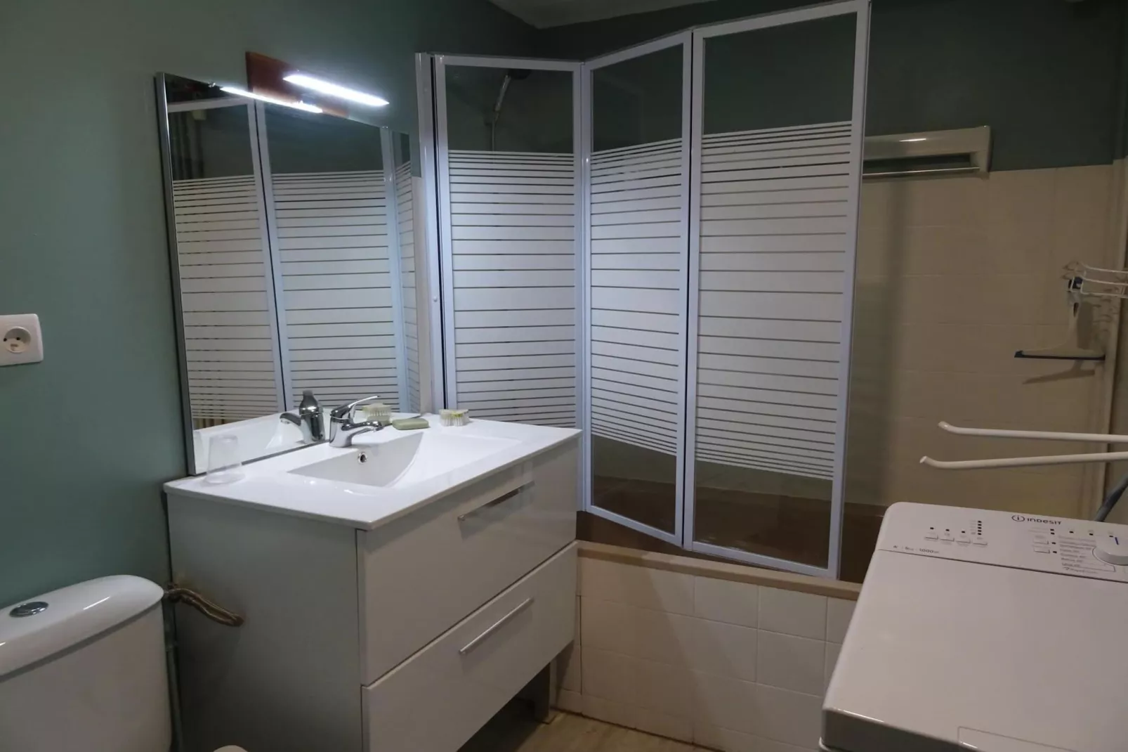 Studio apartment Plougasnou-Badkamer