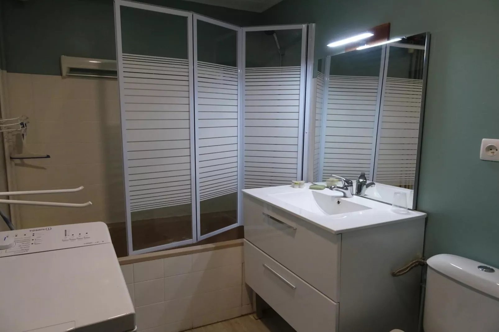 Studio apartment Plougasnou-Badkamer