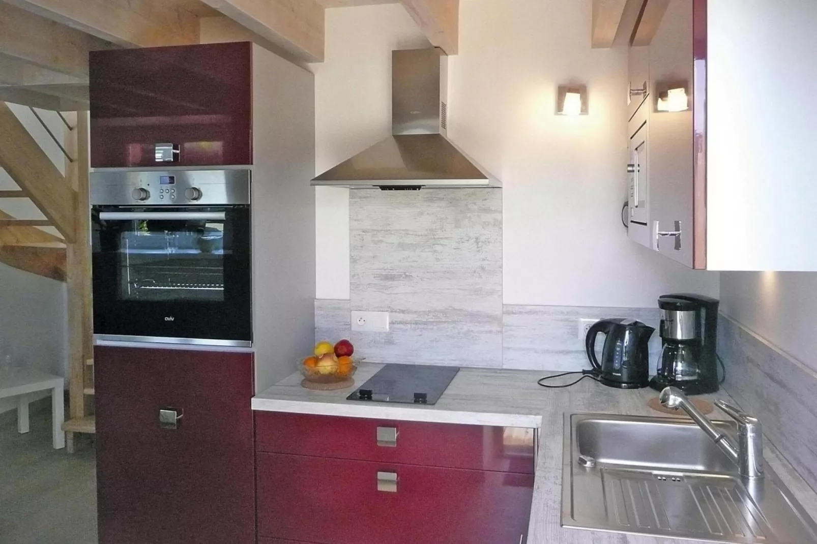Natural stone cottage with garden and sea view on Breton estate Plougasnou-Keuken
