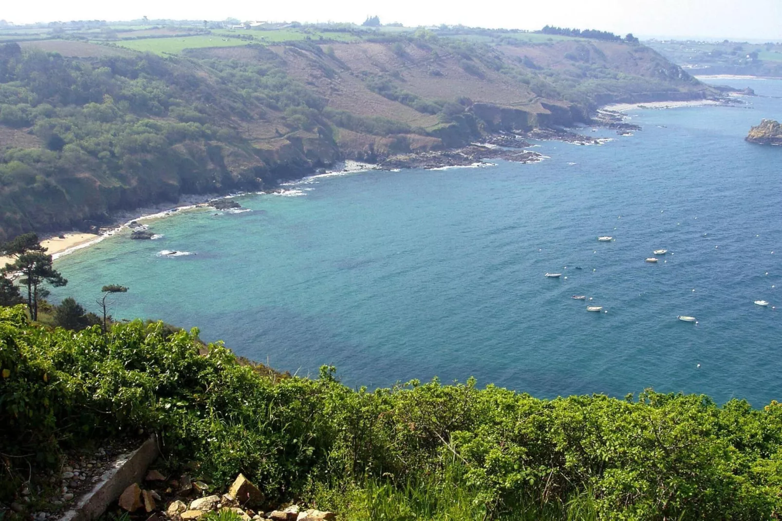 Natural stone cottage with garden and sea view on Breton estate Plougasnou-Gebieden zomer 1km