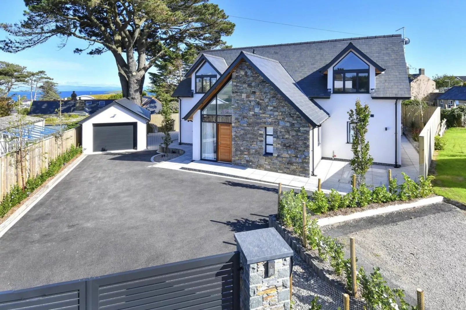 Natural stone cottage with garden and sea view on Breton estate Plougasnou-Gebieden zomer 1km