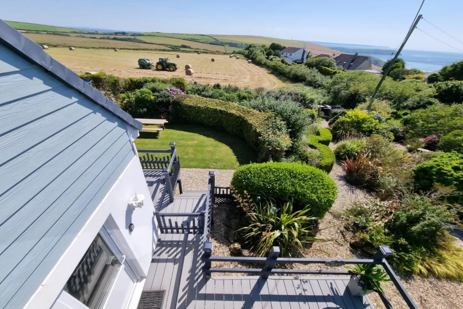 Natural stone cottage with garden and sea view on Breton estate Plougasnou-Gebieden zomer 1km