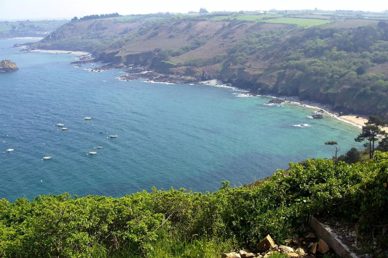 Natural stone cottage with garden and sea view on Breton estate Plougasnou-Gebieden zomer 5km