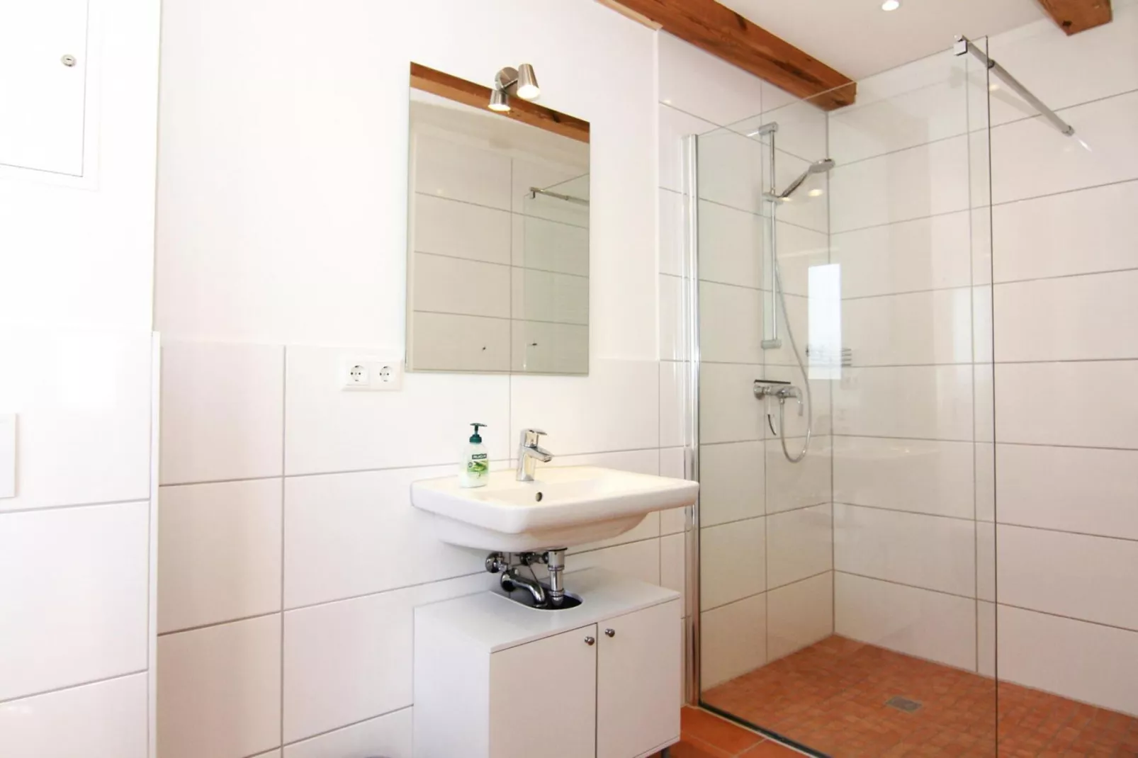 Appartement 4 rechts außen-Badkamer