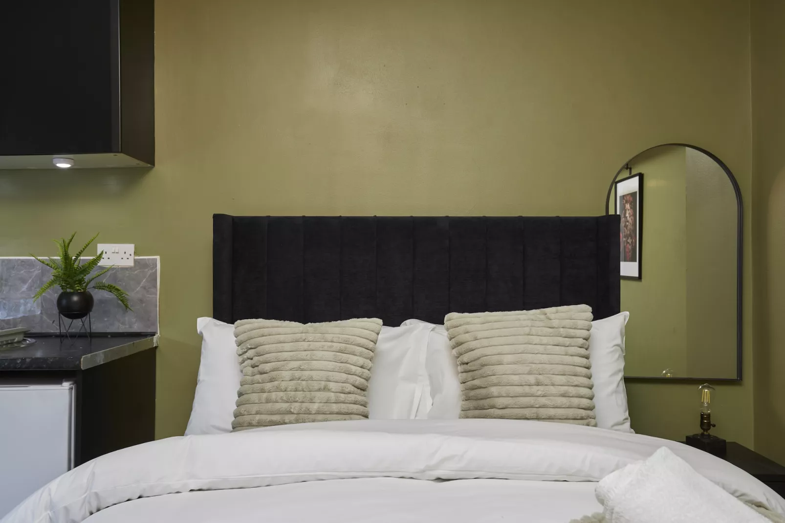 BV Aparthotel Huddersfield Ideal for Business & Leisure Stays-Slaapkamer