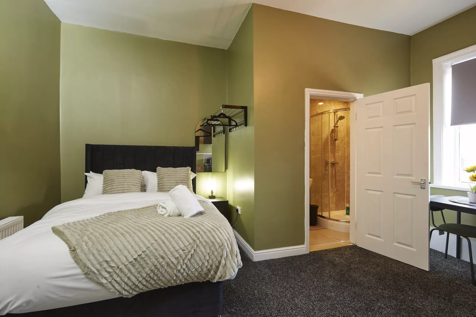 BV Aparthotel Huddersfield Ideal for Business & Leisure Stays-Slaapkamer