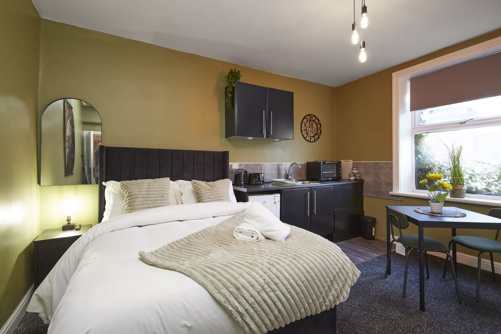 BV Aparthotel Huddersfield Ideal for Business & Leisure Stays-Slaapkamer