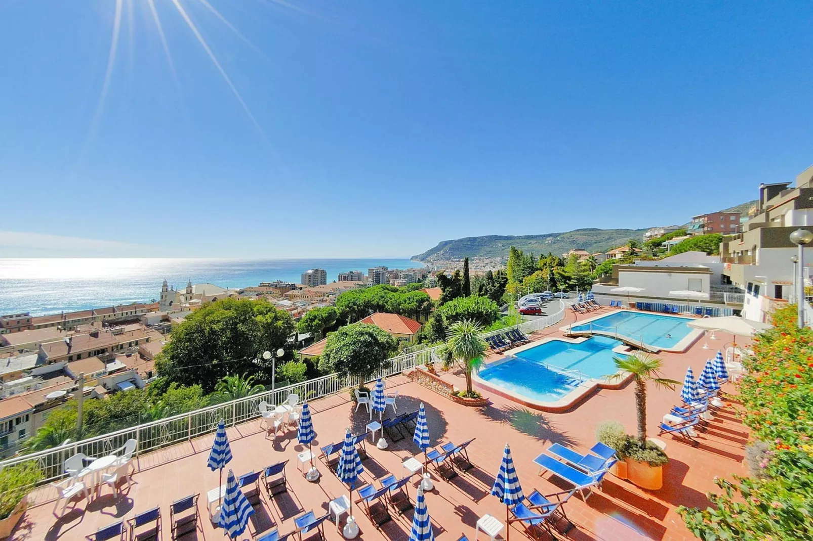 Residence Sant'Anna Pietra Ligure - TR1 - C8 CL Classic-Zwembad