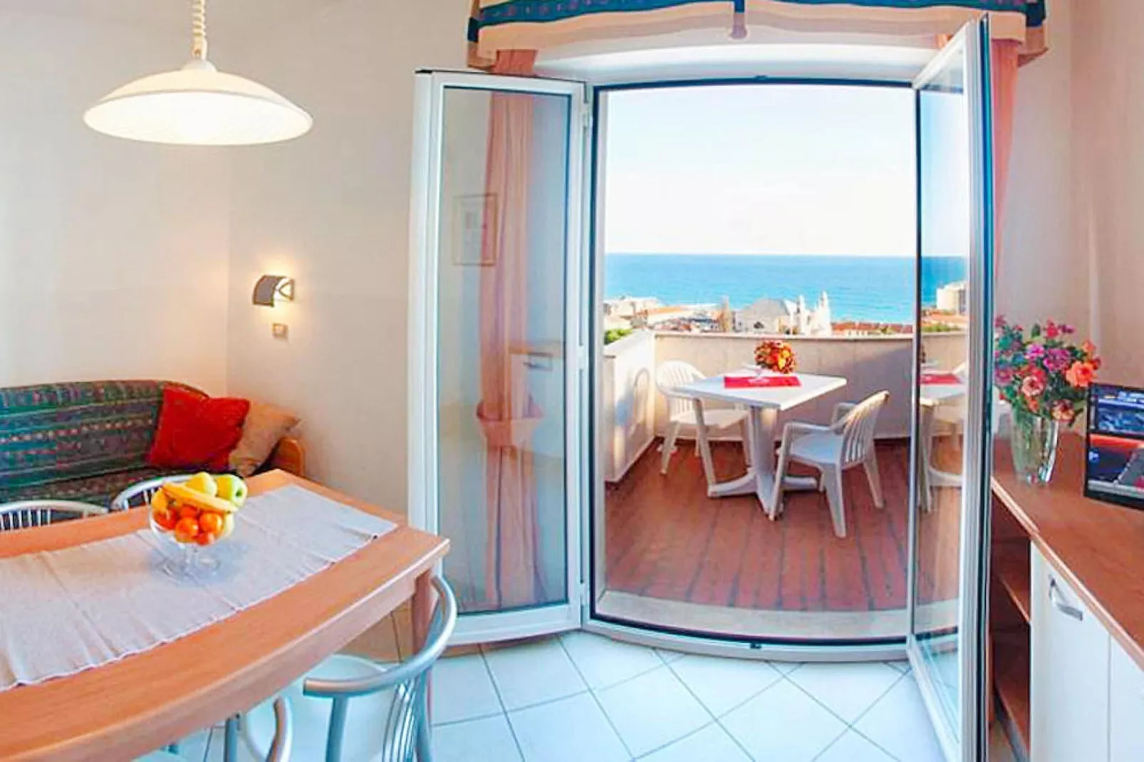 Residence Sant'Anna Pietra Ligure - TR1 - C8 CL Classic-Eetkamer
